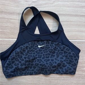 Nike Women's Black and Gray Leopard Sports Bra